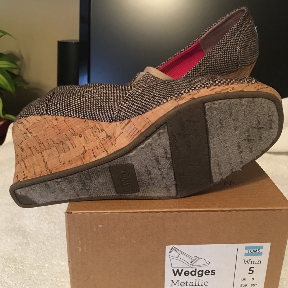 Shoes - Picture 4 of 6